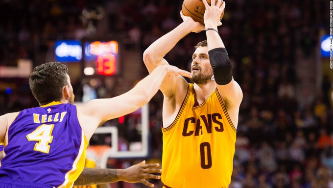 引发了场边 引发了场边