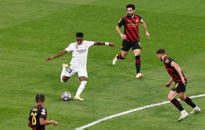 少年投身运 少年投身运